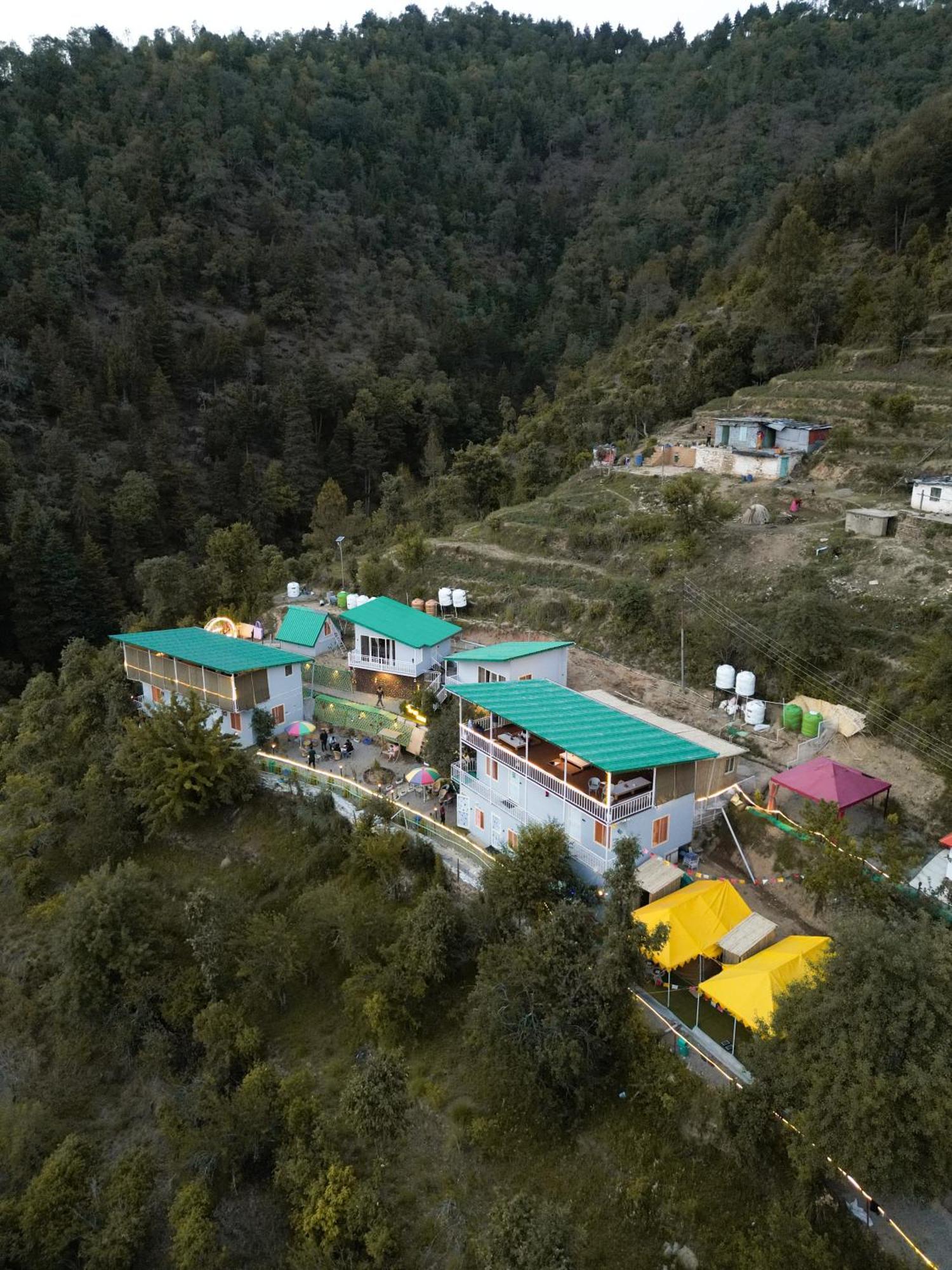 The Rare One'S Mukteshwar - Resort & Cafe מראה חיצוני תמונה