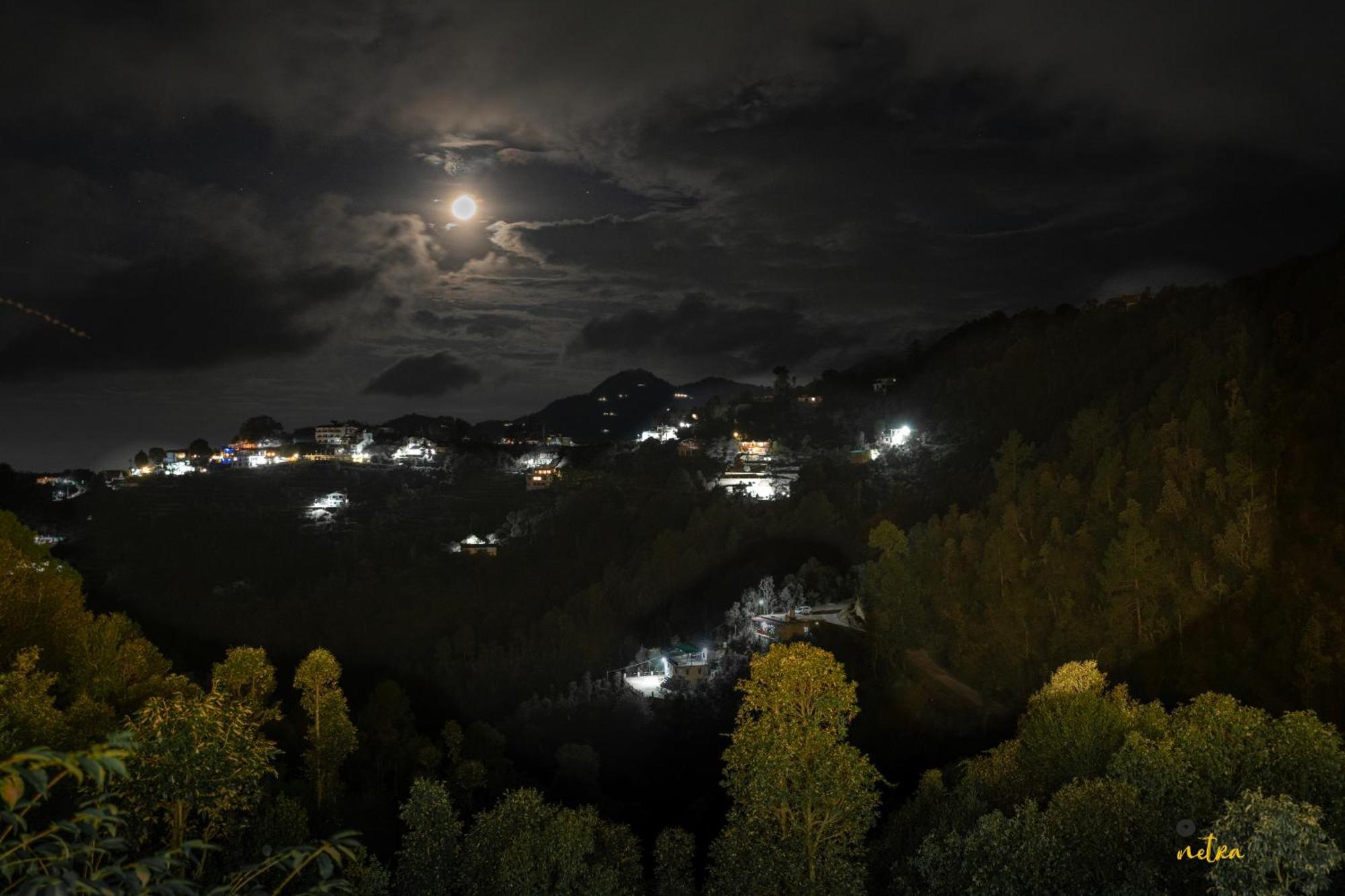 The Rare One'S Mukteshwar - Resort & Cafe מראה חיצוני תמונה