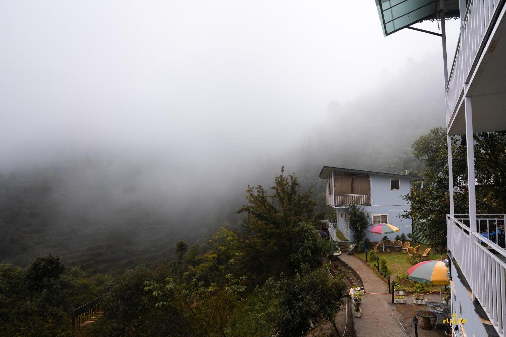 The Rare One'S Mukteshwar - Resort & Cafe מראה חיצוני תמונה
