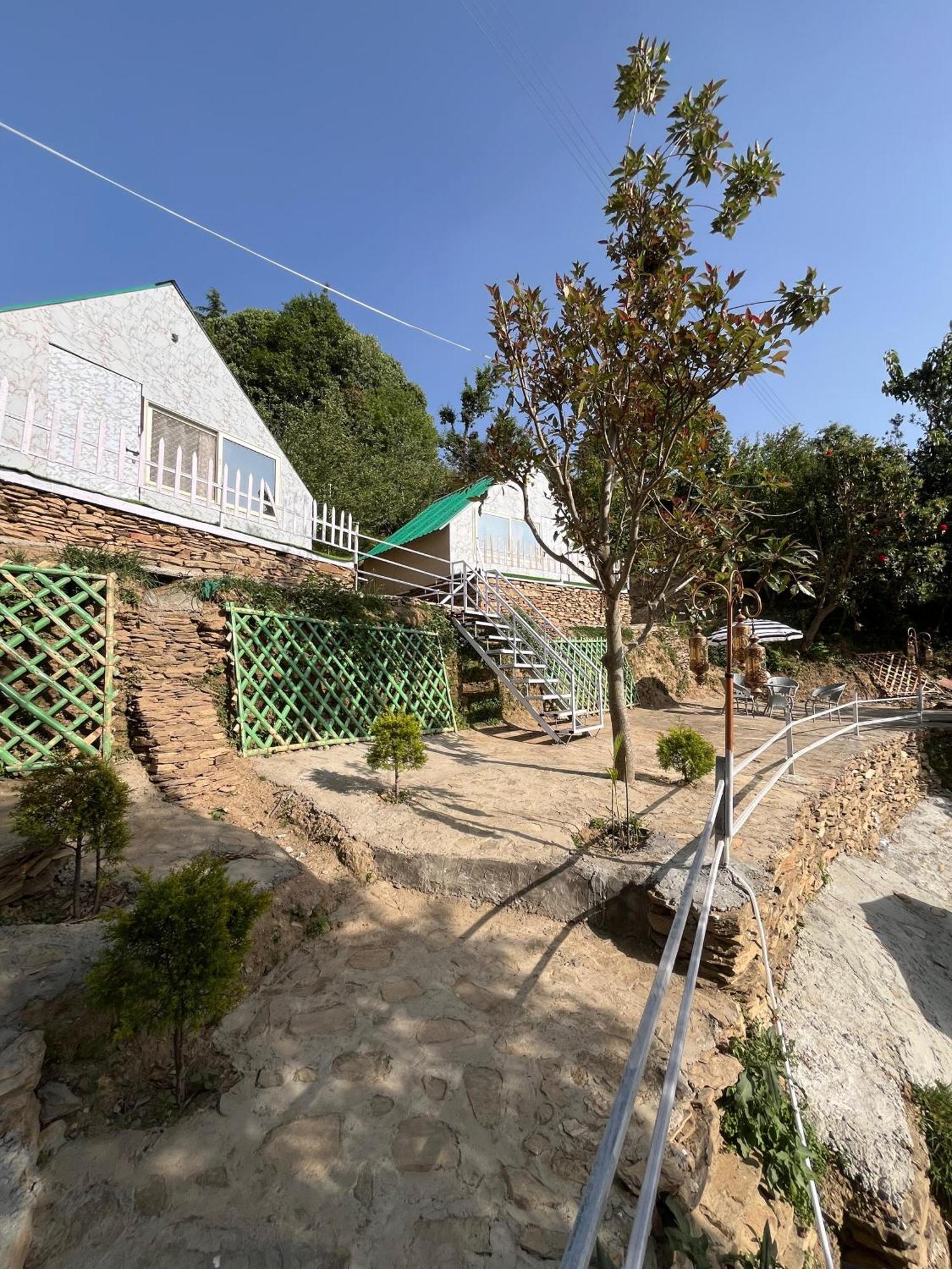 The Rare One'S Mukteshwar - Resort & Cafe מראה חיצוני תמונה