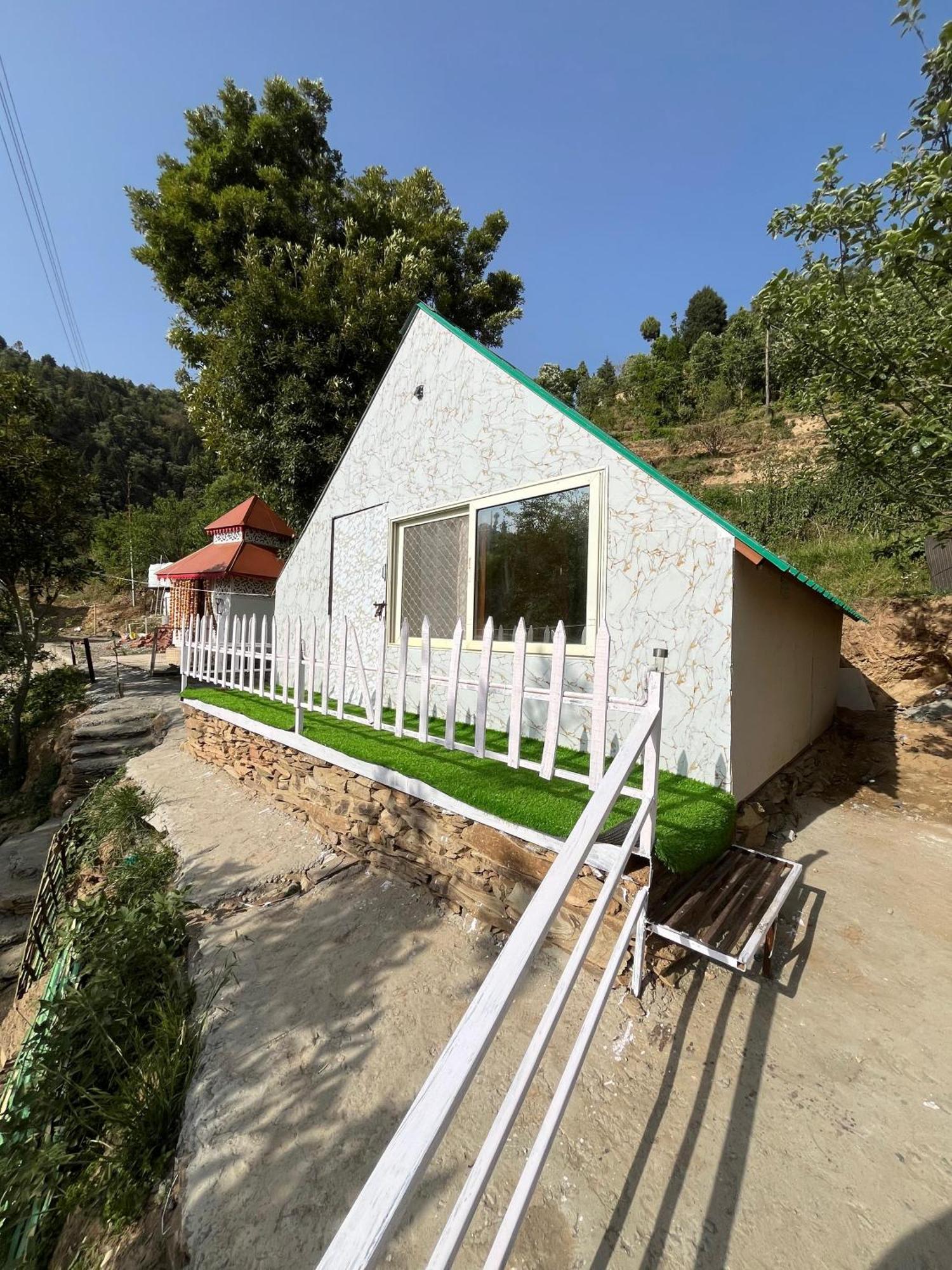 The Rare One'S Mukteshwar - Resort & Cafe מראה חיצוני תמונה